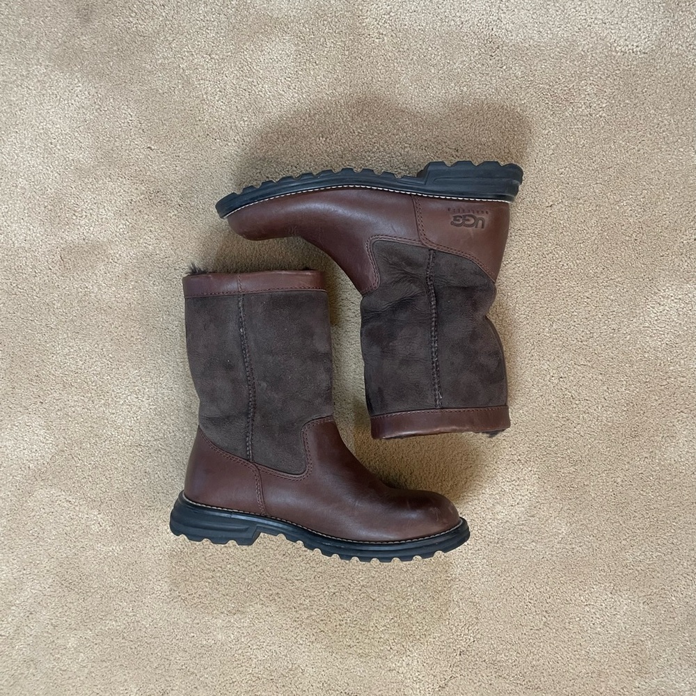 UGG Women's 5 Brown leather suede Shearling-Lined Winter Boots - Picture 3 of 5